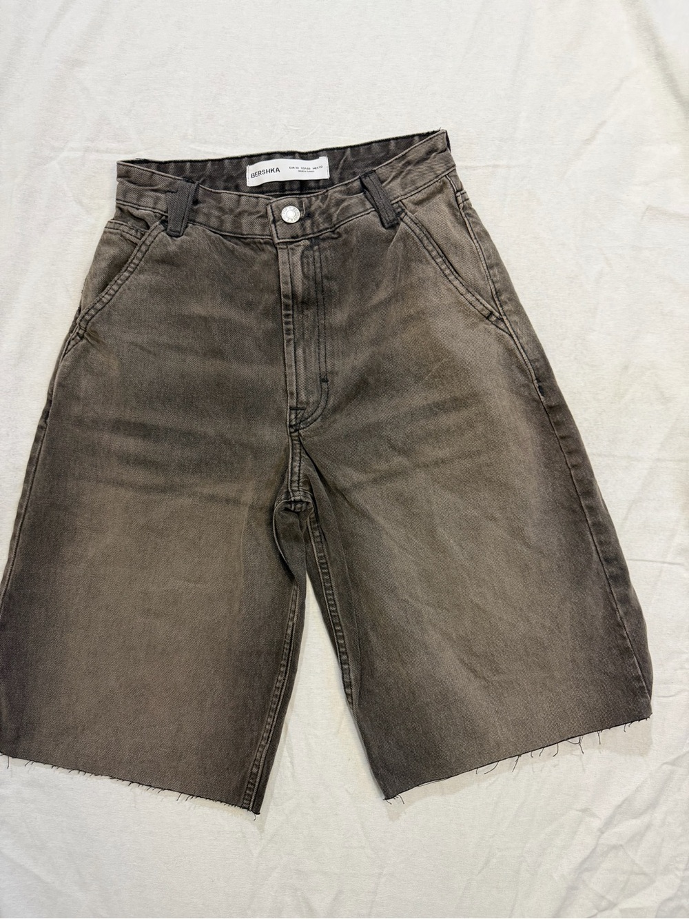Bershka  NWOT Raw-Hem Denim Shorts size 00